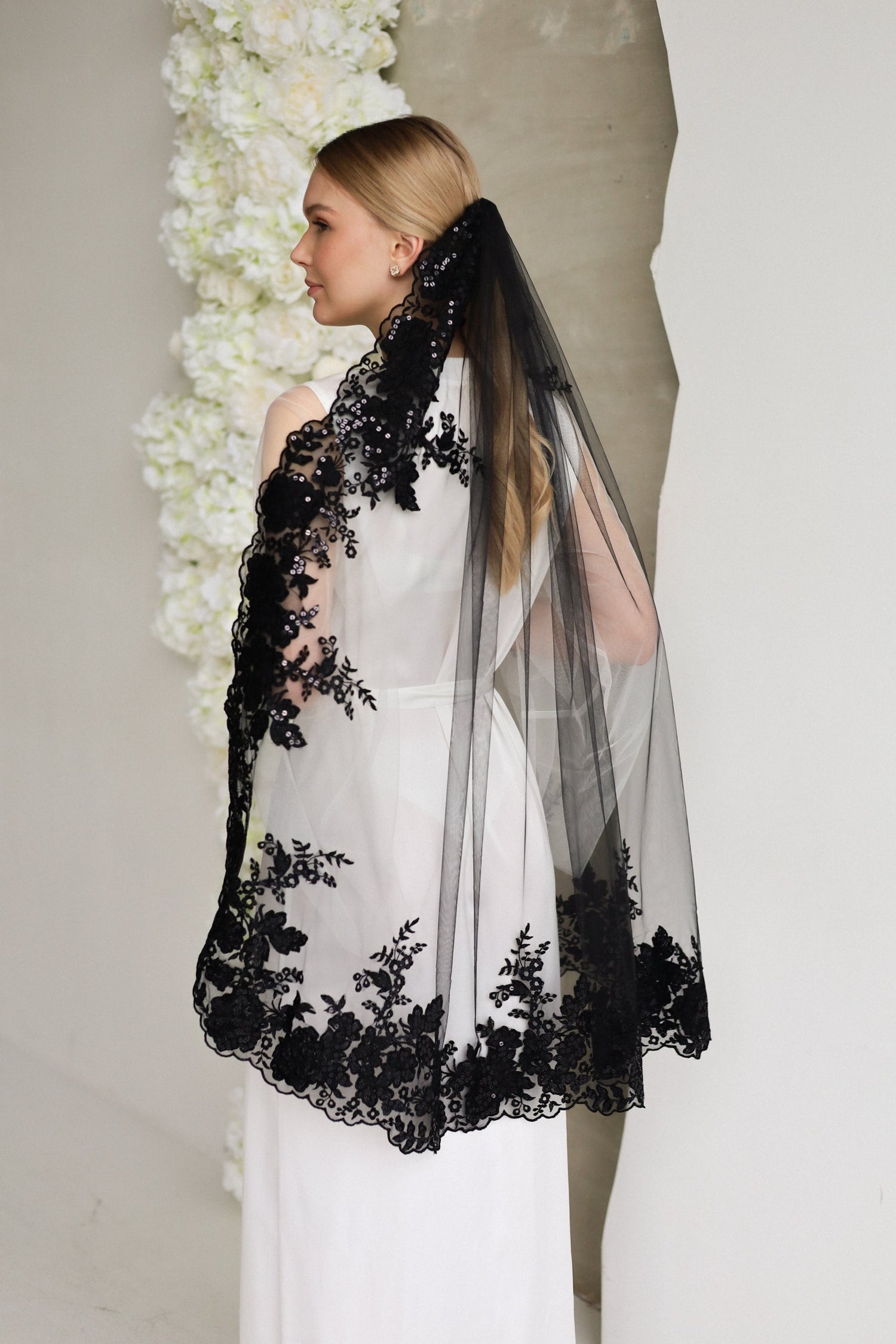 BLACK VEILS